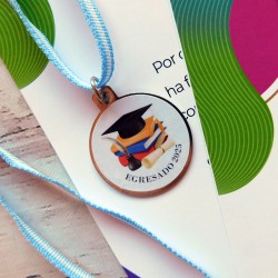 DIPLOMA-MEDALLA 2025 CON VINILO Y CINTA Egresados